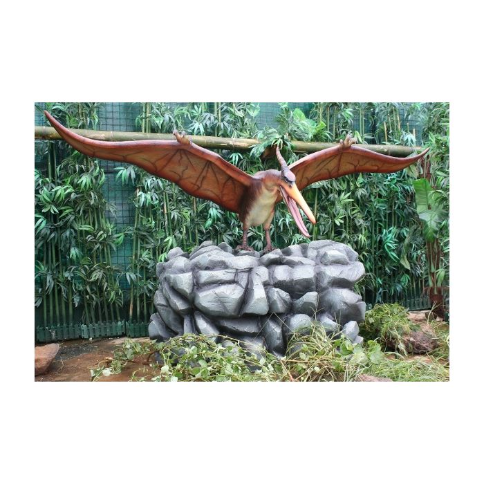Dinosaurier Pteranodon auf Stein lebensgroß Deko- & Werbefigur