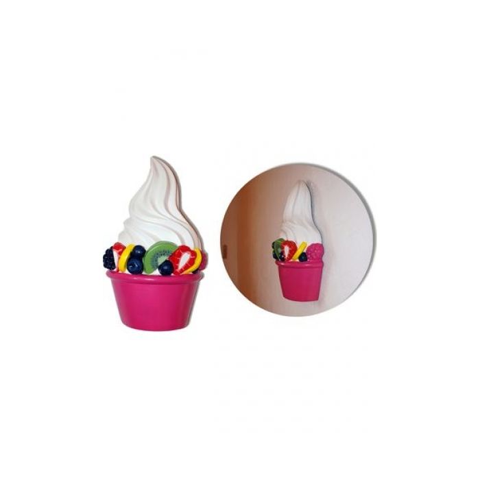 Frozen Joghurt im pinken Becher Wanddeko vergrößert Deko- & Werbefigur