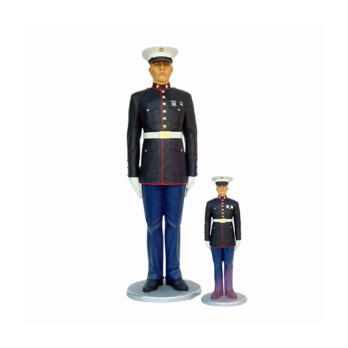 kleiner salutierender Marine Offizier verkleinert Deko- & Werbefigur
