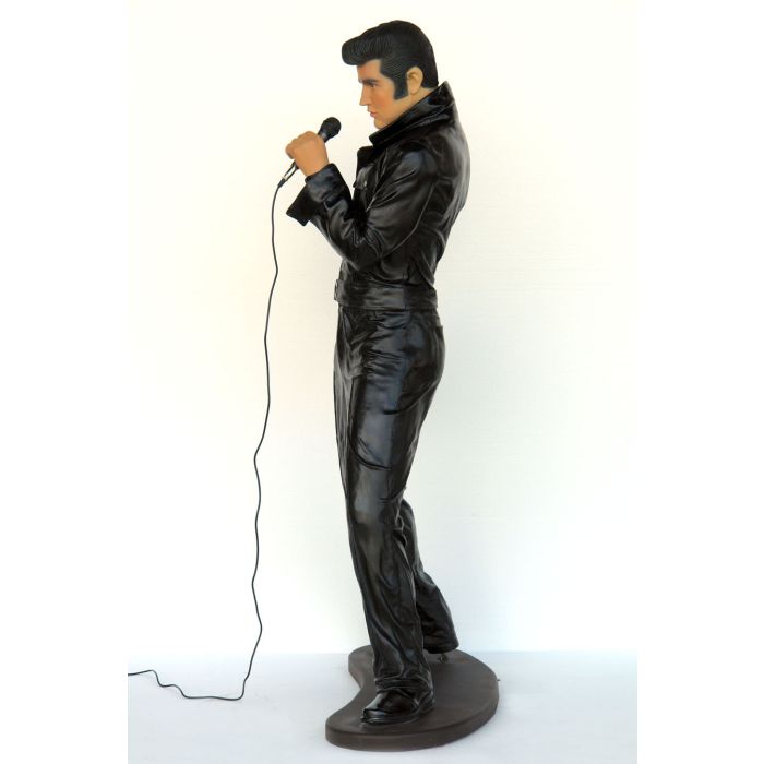 Junger stehender Elvisdouble singend mit Mikrofon lebensgroß Deko- & Werbefigur
