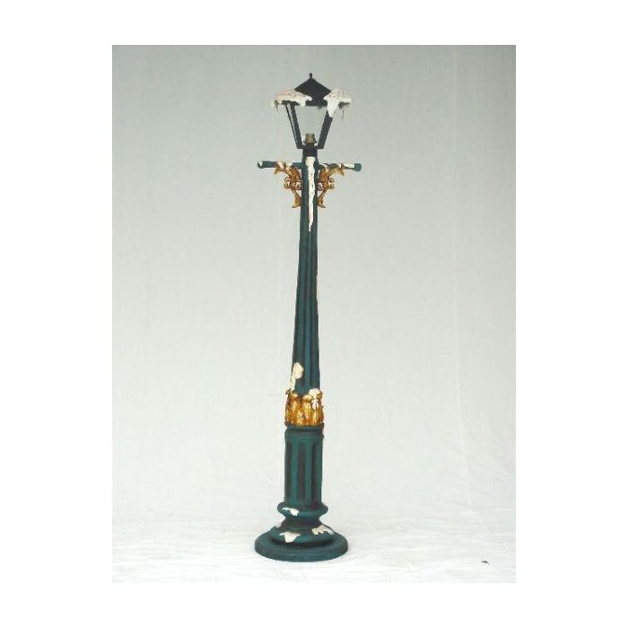 große antike Weihnachtslampe lebensgroß Beleuchtung