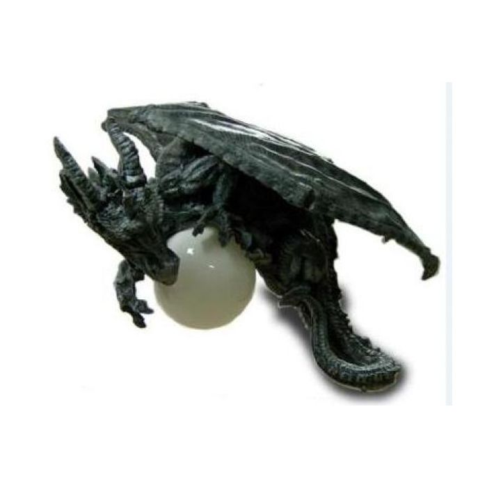 Fliegender Drache mit Glassball als Lampe verkleinert Beleuchtung