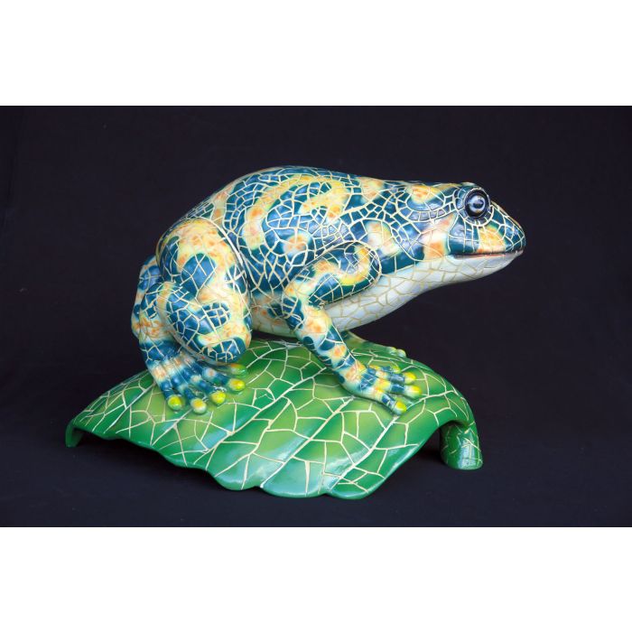 großer Frosch auf Blatt im Mosaikdesign vergrößert Dekorationsfigur