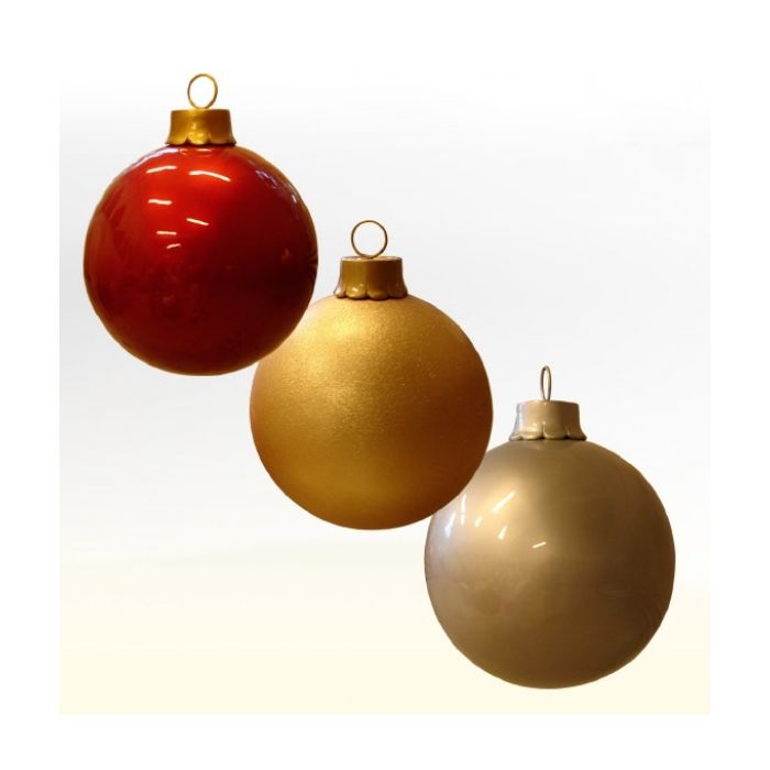 überdeminsionale Weihnachtskugel klein vergrößert Dekorationsfigur