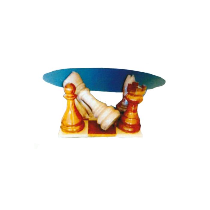 Glastisch mit Schachfiguren verkleinert Tisch