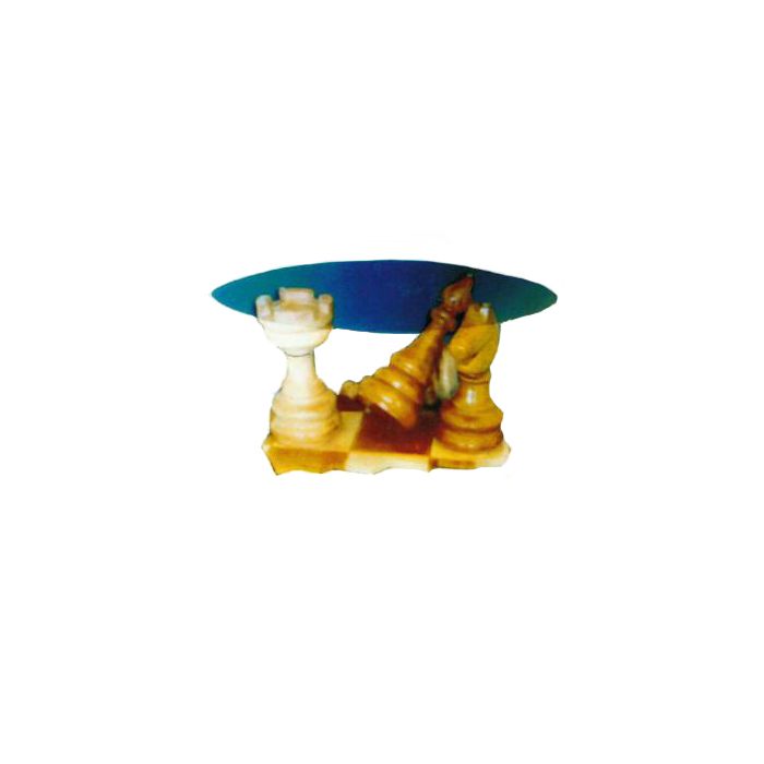 Glastisch mit Schachfiguren vergrößert Tisch