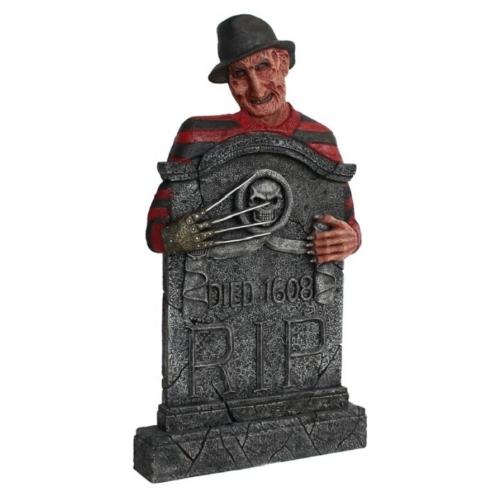 Freddy Krüger Grabstein mit Totenköpfen (Variante 2) lebensgroß Dekorationsfigur