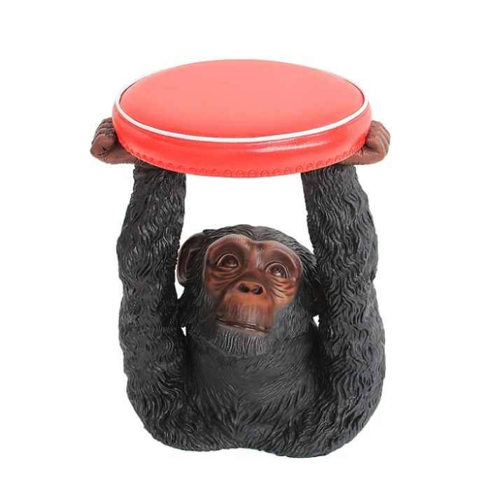 Affe Hocker mit rotem Polster lebensgroß Sitzmöglichkeit