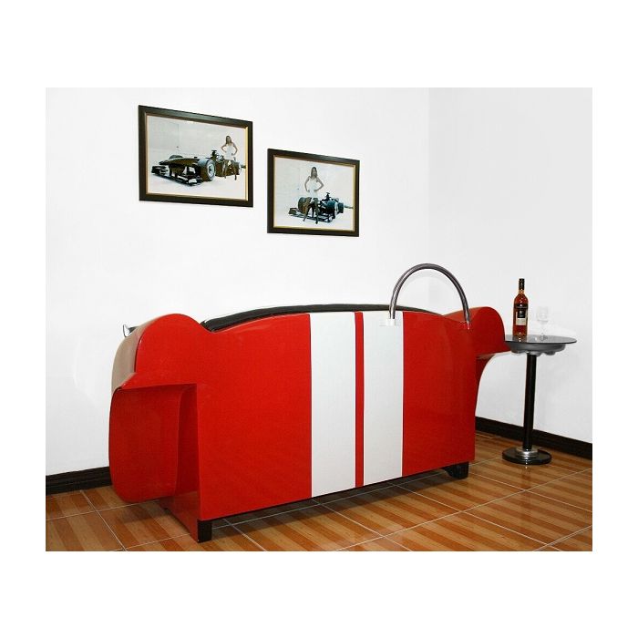 Sofa Cobra Rot mit schwarzem Polster lebensgroß Sitzmöglichkeit