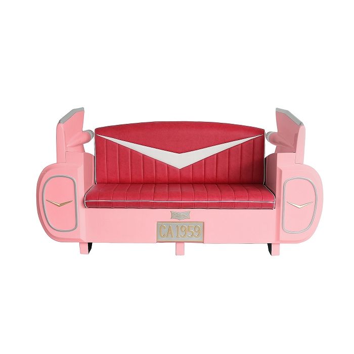 Sofa Cadillac Rosa mit rotem Polster lebensgroß Sitzmöglichkeit