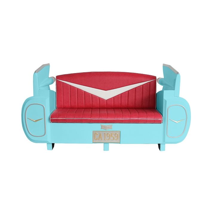Sofa Cadillac Hellblau mit rotem Polster lebensgroß Sitzmöglichkeit