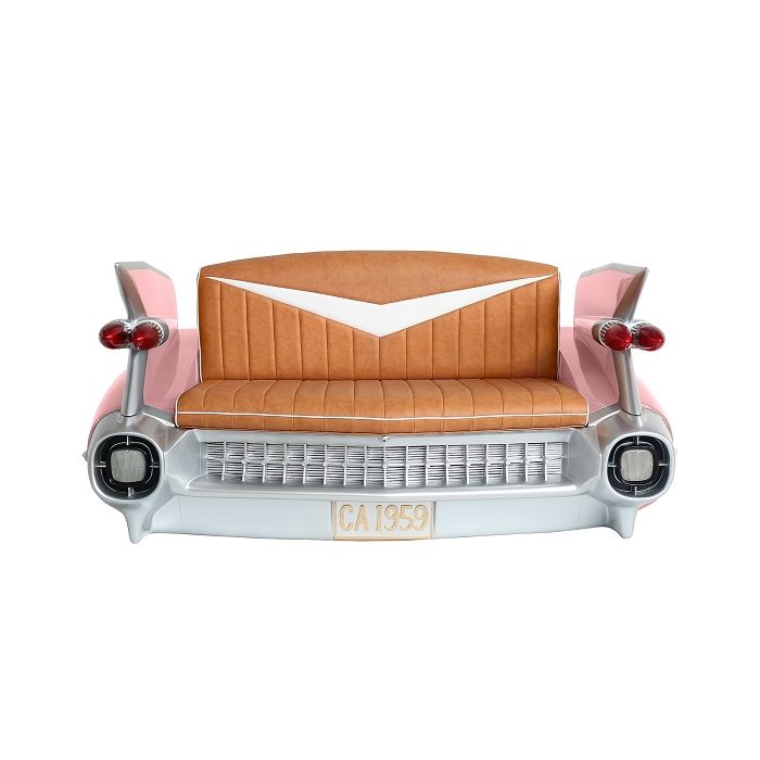 Sofa Cadillac Rosa mit braunem Polster und Zeitschriften und Get lebensgroß Sitzmöglichkeit, Tisch