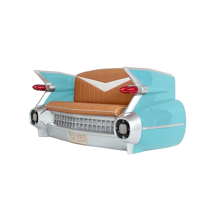 Sofa Cadillac Hellblau mit braunem Polster und Zeitschriften und lebensgroß Sitzmöglichkeit, Tisch
