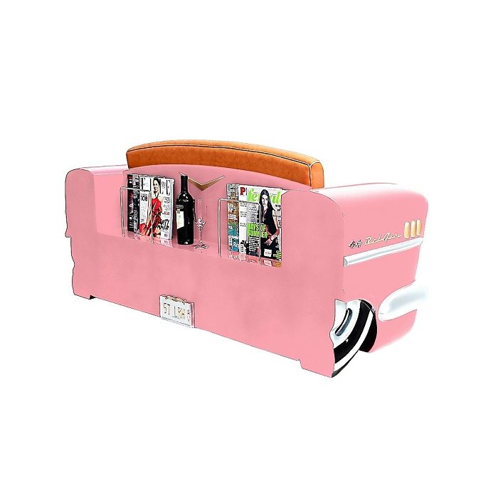 Sofa Chevy Rosa mit braunem Polster und Zeitschriften und Geträn lebensgroß Sitzmöglichkeit