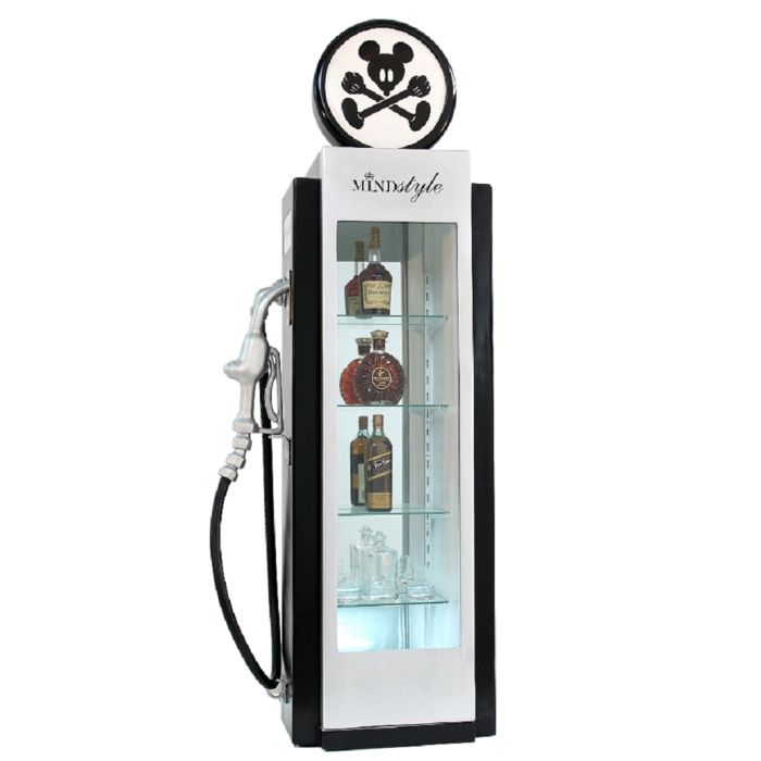 Retro Zapfsäule Schwarz Weiß als Vitrine lebensgroß Aufbewahrung