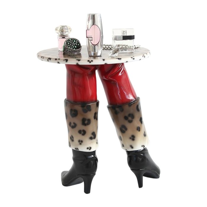 Schwarze Stiefel Tisch lebensgroß Tisch