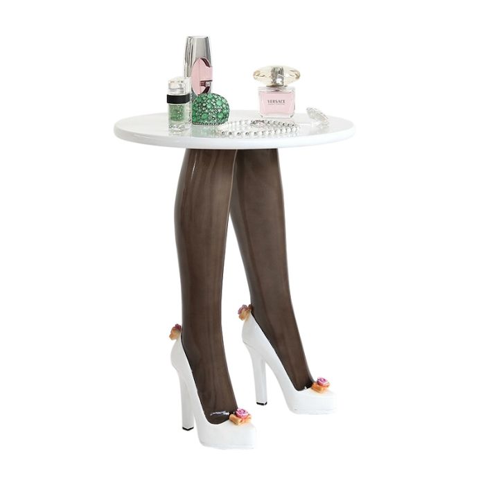 Weiße Highheels Tisch lebensgroß Tisch