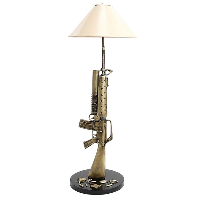 Waffe M16 Gold Lampe mit Creme Lampenschirm lebensgroß Beleuchtung