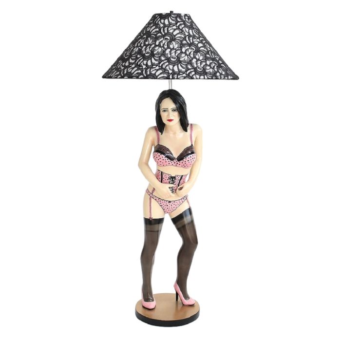 Unterwäschemodel Lampe mit schwarzem Lampenschirm verkleinert Beleuchtung