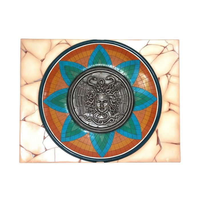 Antikes Mittelalterliches Schild mit Medusa Orange Blau Grün auf lebensgroß Diverse Dekoelemente