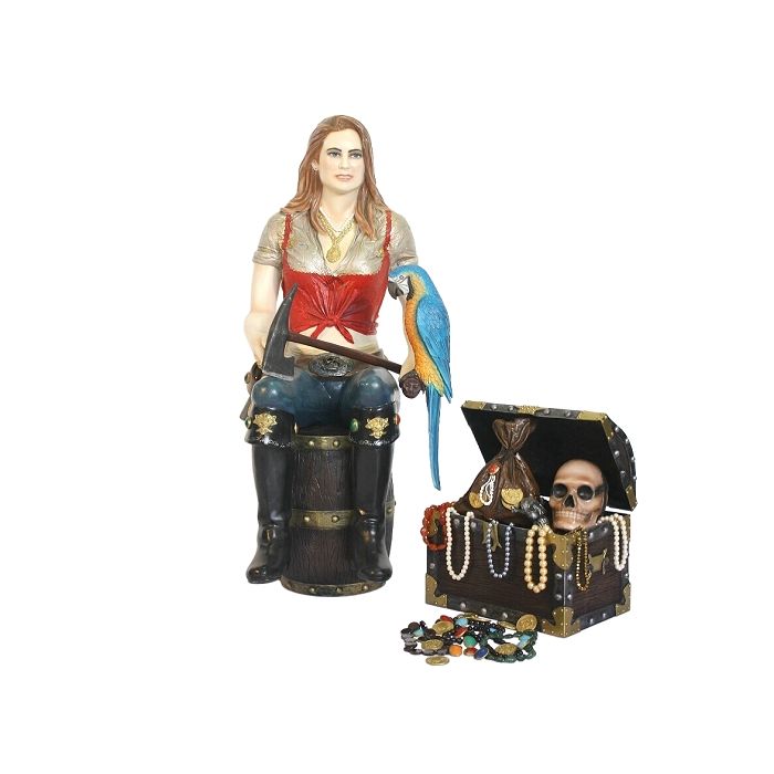 Blonde Piratenfrau auf Weinfass mit Schatztruhe lebensgroß Deko- & Werbefigur