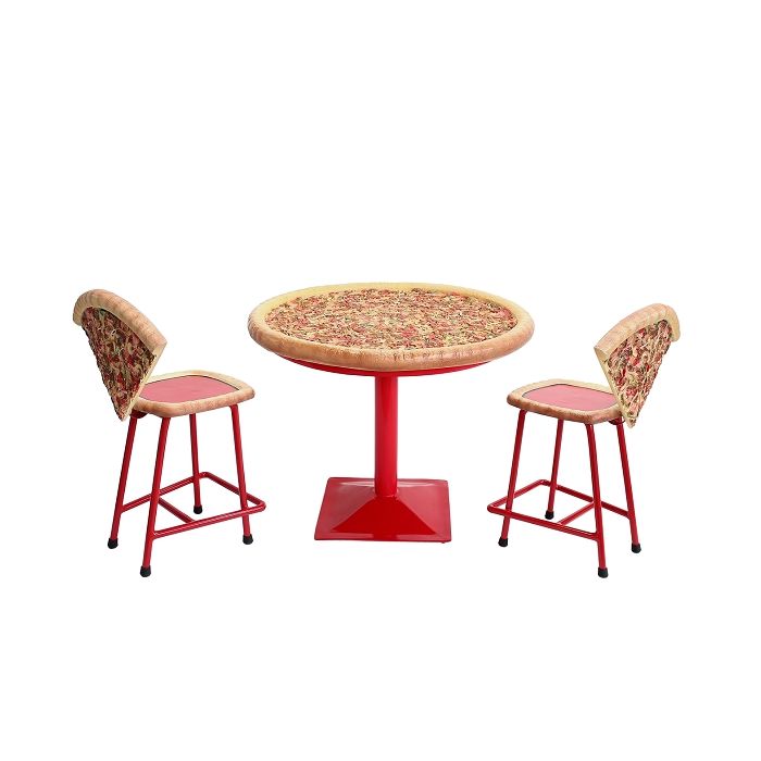 Pizzatisch und Pizzastühle vergrößert Sitzmöglichkeit, Tisch