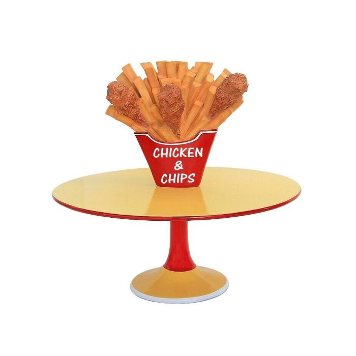 Hühnchen und Pommes Tisch groß vergrößert Tisch