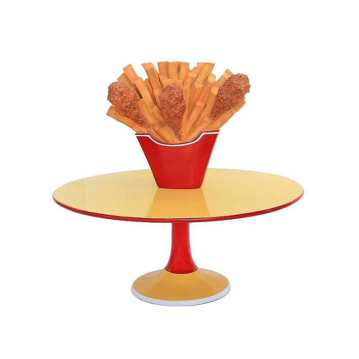 Hühnchen und Pommes Tisch groß vergrößert Tisch