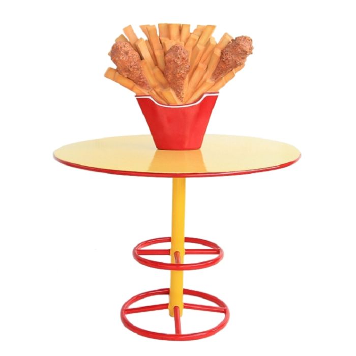 Hühnchen und Pommes Tisch groß vergrößert Tisch