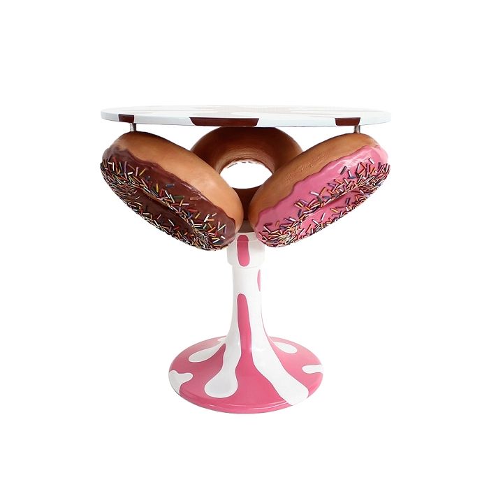 Eiscremetisch mit Donuts vergrößert Tisch