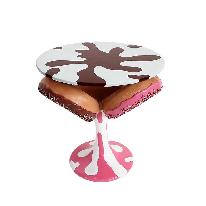 Eiscremetisch mit Donuts vergrößert Tisch