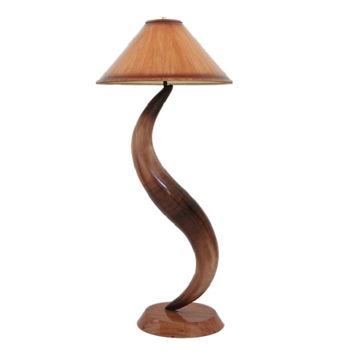 Braune Stierhorn Lampe lebensgroß Beleuchtung