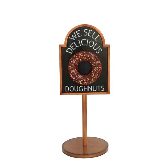 Donut braun auf Angebotstafel auf Ständer vergrößert Schild