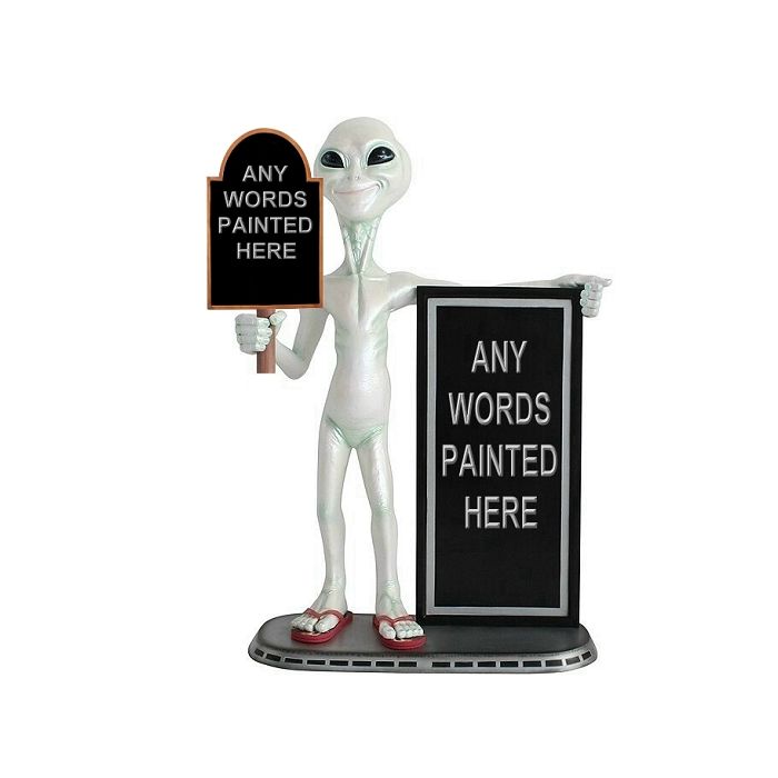 Alien mit kleiner und großer Angebotstafel lebensgroß Angebotstafel