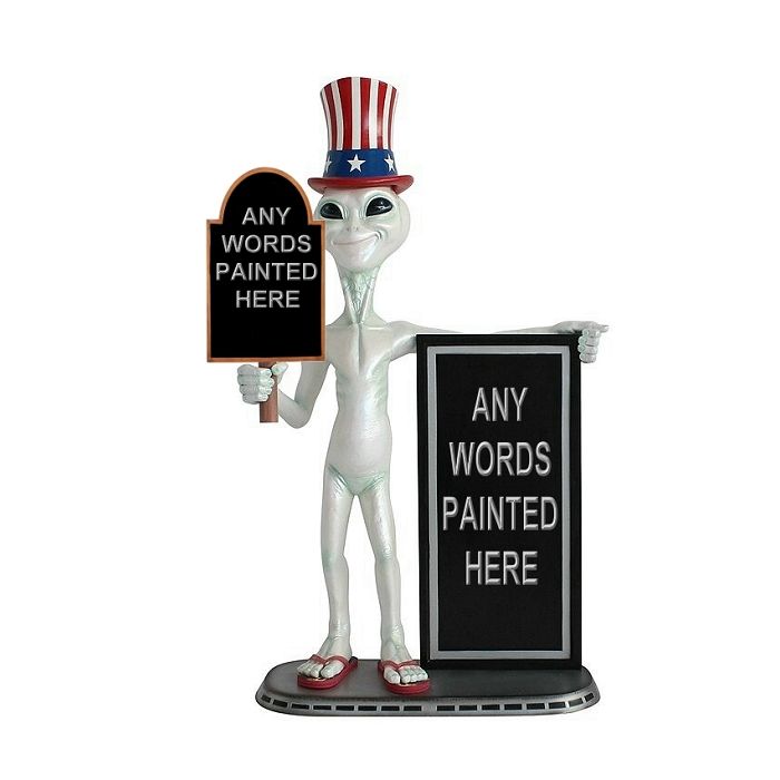 Alien amerika mit kleiner und großer Angebotstafel lebensgroß Angebotstafel