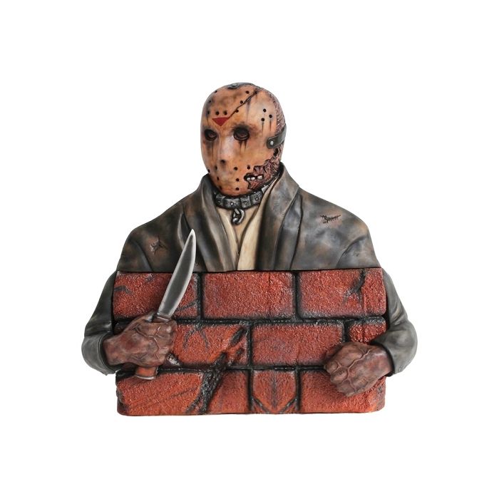 Monster Jason Voorhees hinter Mauer lebensgroß Dekoköpfe & Büsten