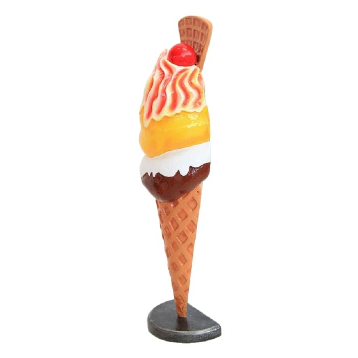 Halbes Eis mit Waffel klein vergrößert Dekorationsfigur