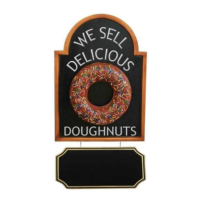 Donut braun auf Angebotstafel mit Angebotsschild vergrößert Schild