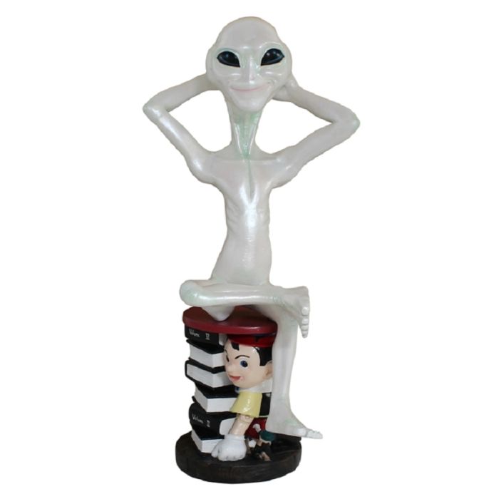 Alien auf Pinocchiohocker lebensgroß Deko- & Werbefigur