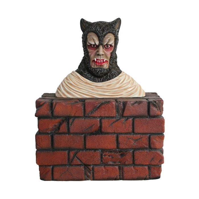 Werwolf Büste auf Mauer lebensgroß Dekorationsfigur