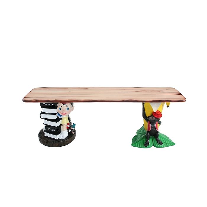 Bank Pinocchio und Banane verkleinert Sitzmöglichkeit