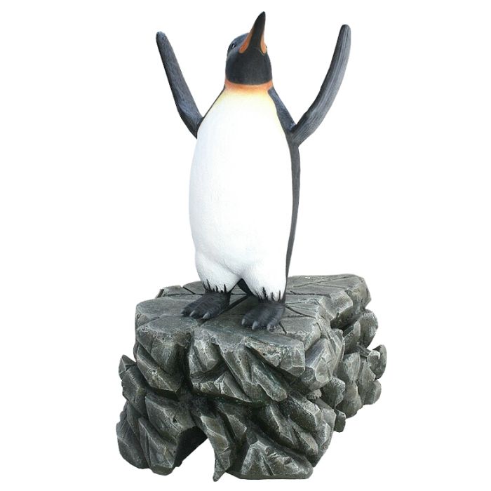 Pinguin mit gehobenen Flossen lebensgroß Minigolf