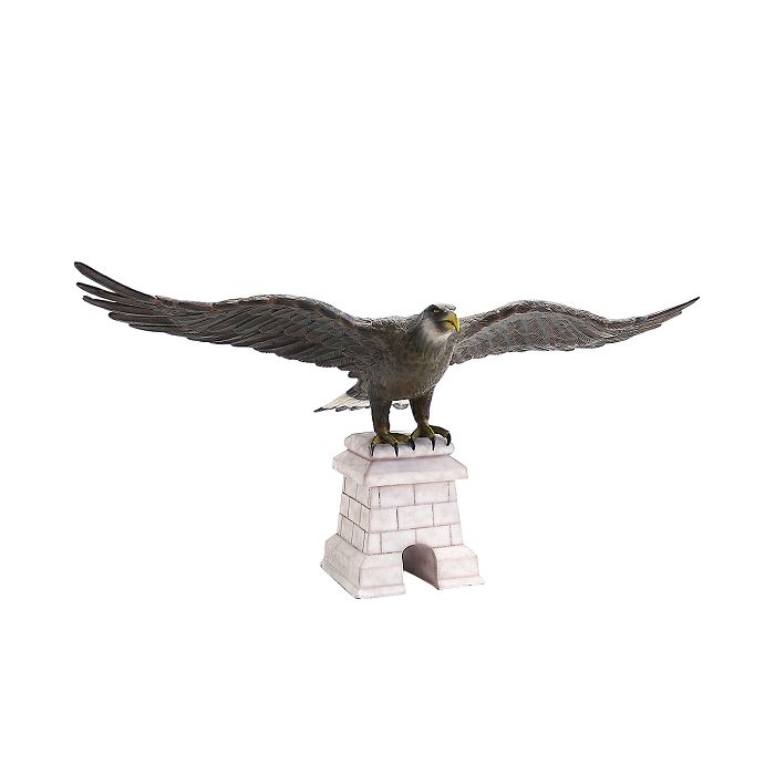 Adler auf Säule lebensgroß Minigolf