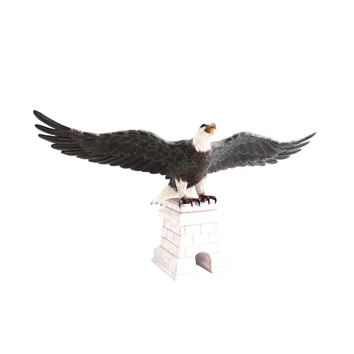 Weißköpfiger Adler auf Säule lebensgroß Minigolf