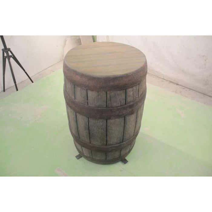 Altes Holzfass groß lebensgroß