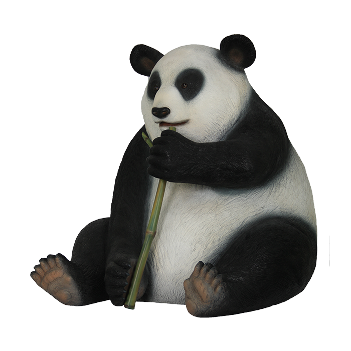 sitzender Pandabär mit Bambus lebensgroß