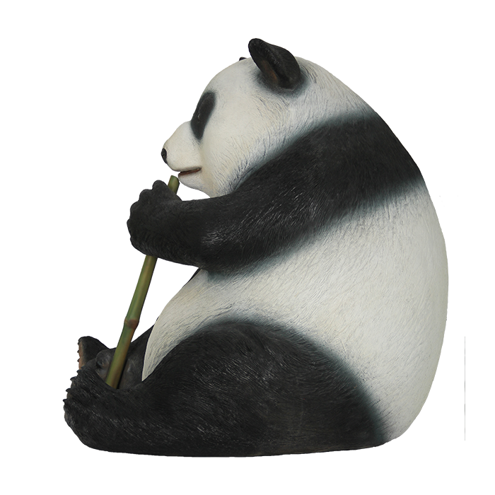 sitzender Pandabär mit Bambus lebensgroß