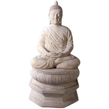 Buddha im Schneidersitz auf Sockel verkleinert