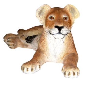 Löwenbaby liegend lebensgroß