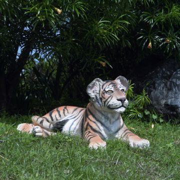 Tigerbaby liegend lebensgroß
